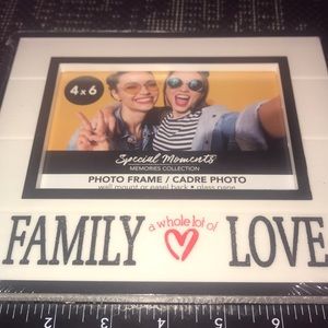 New Photo frame 4 x 6 “Family A Whole Lot Of Love” (Bin68)